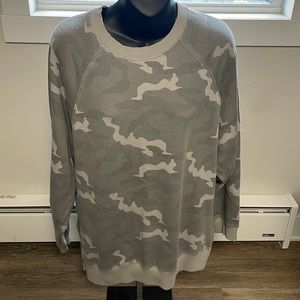 Pre owned American Eagle woman’s crew neck sweat shirt